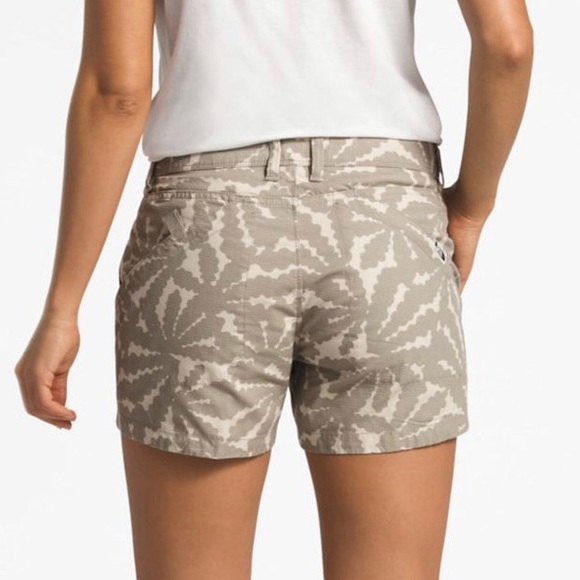 The North Face Camo Shorts Standard Fit, Size 10 New with Tag - Picture 8 of 9